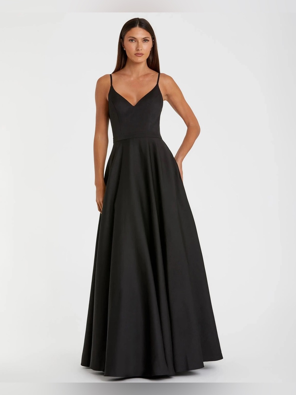 Ieena for Mac Duggal Black Classic A-Line V-Neck Ball Gown NWT Size 0 Formal